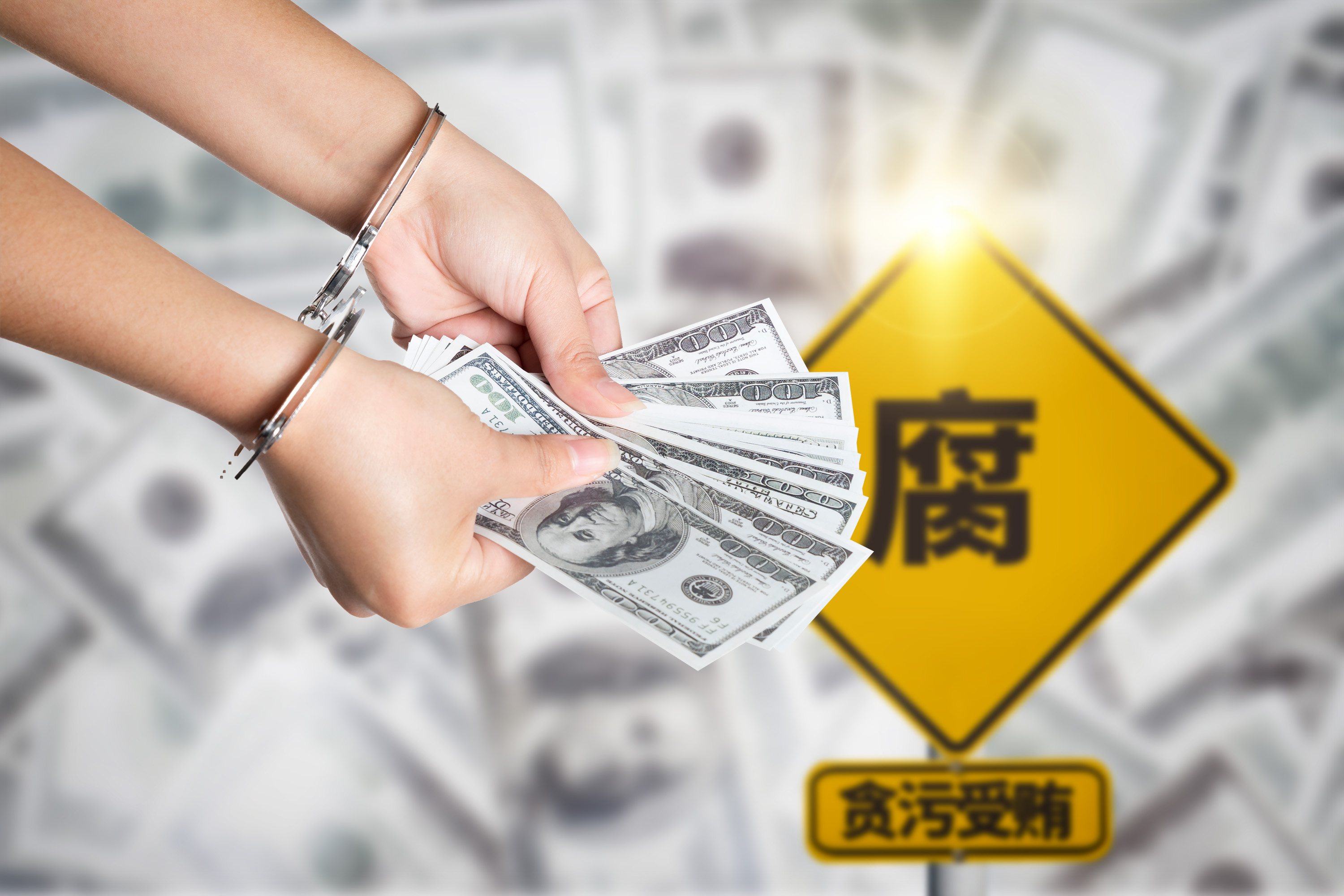蚌埠刑事辩护律师详解职务侵占罪的最新立案追诉标准：六万构成犯罪判刑。